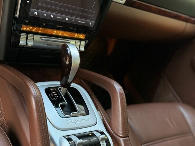 Черный Порше Каен, объемом двигателя 4.8 л и пробегом 193 тыс. км за 8950 $, фото 12 на Automoto.ua