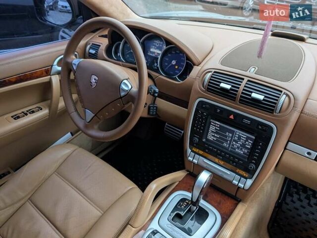 Черный Порше Каен, объемом двигателя 4.8 л и пробегом 120 тыс. км за 10950 $, фото 47 на Automoto.ua