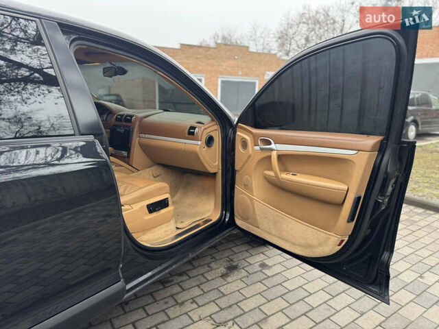 Черный Порше Каен, объемом двигателя 4.81 л и пробегом 195 тыс. км за 6900 $, фото 19 на Automoto.ua