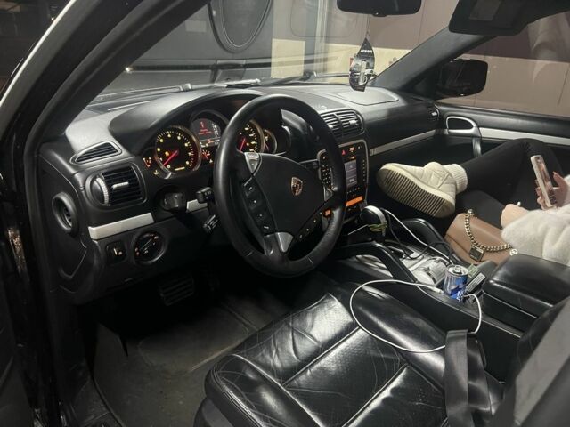 Черный Порше Каен, объемом двигателя 4.8 л и пробегом 360 тыс. км за 5900 $, фото 5 на Automoto.ua