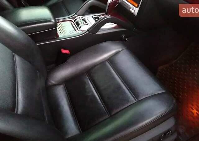 Чорний Порше Cayenne, об'ємом двигуна 4.8 л та пробігом 257 тис. км за 13900 $, фото 10 на Automoto.ua