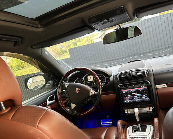 Чорний Порше Cayenne, об'ємом двигуна 4.8 л та пробігом 240 тис. км за 10900 $, фото 11 на Automoto.ua
