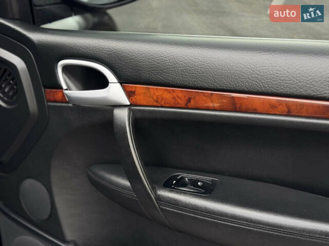 Черный Порше Каен, объемом двигателя 3 л и пробегом 261 тыс. км за 13800 $, фото 43 на Automoto.ua