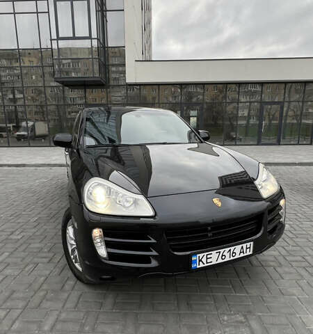 Черный Порше Каен, объемом двигателя 4.8 л и пробегом 190 тыс. км за 9900 $, фото 1 на Automoto.ua