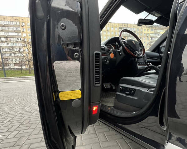 Черный Порше Каен, объемом двигателя 4.8 л и пробегом 190 тыс. км за 9900 $, фото 20 на Automoto.ua