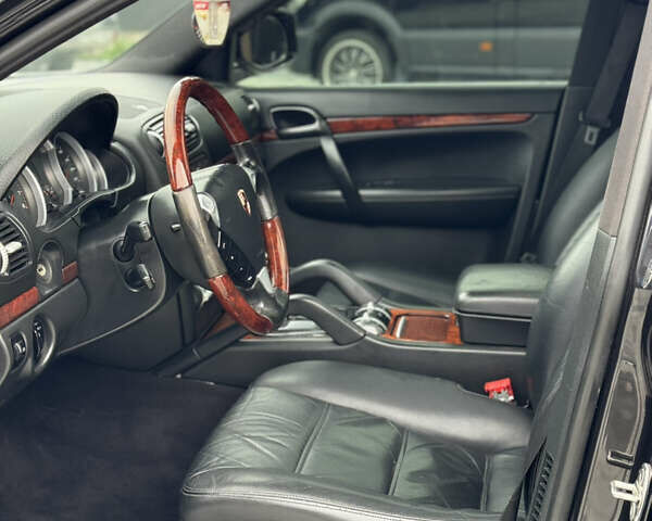 Порше Cayenne 2007 у Чернівцях на Automoto.ua Чорний Порше Cayenne, об'ємом двигуна 4.8 л та пробігом 206 тис. км за 9700 $, фото 6 на Automoto.ua