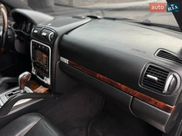 Черный Порше Каен, объемом двигателя 3 л и пробегом 261 тыс. км за 13800 $, фото 46 на Automoto.ua