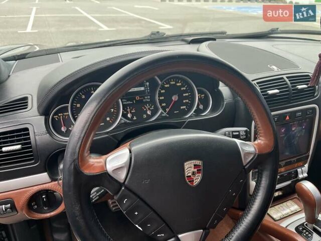 Чорний Порше Cayenne, об'ємом двигуна 4.51 л та пробігом 146 тис. км за 12500 $, фото 6 на Automoto.ua