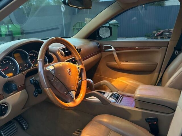 Черный Порше Каен, объемом двигателя 4.8 л и пробегом 138 тыс. км за 8999 $, фото 2 на Automoto.ua