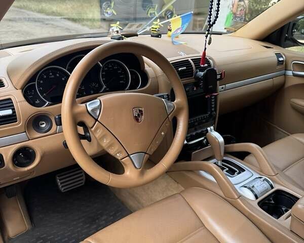 Черный Порше Каен, объемом двигателя 4.8 л и пробегом 156 тыс. км за 9500 $, фото 17 на Automoto.ua