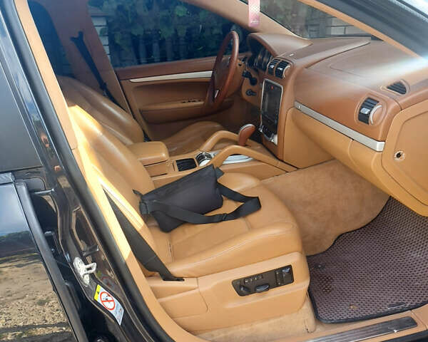 Чорний Порше Cayenne, об'ємом двигуна 4.81 л та пробігом 231 тис. км за 10000 $, фото 8 на Automoto.ua