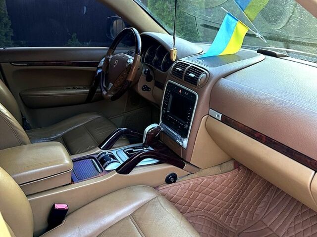 Черный Порше Каен, объемом двигателя 4.8 л и пробегом 210 тыс. км за 12500 $, фото 3 на Automoto.ua