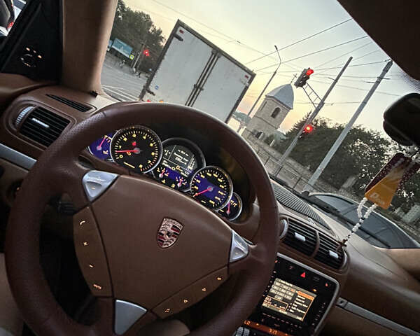 Чорний Порше Cayenne, об'ємом двигуна 4.81 л та пробігом 231 тис. км за 10000 $, фото 5 на Automoto.ua