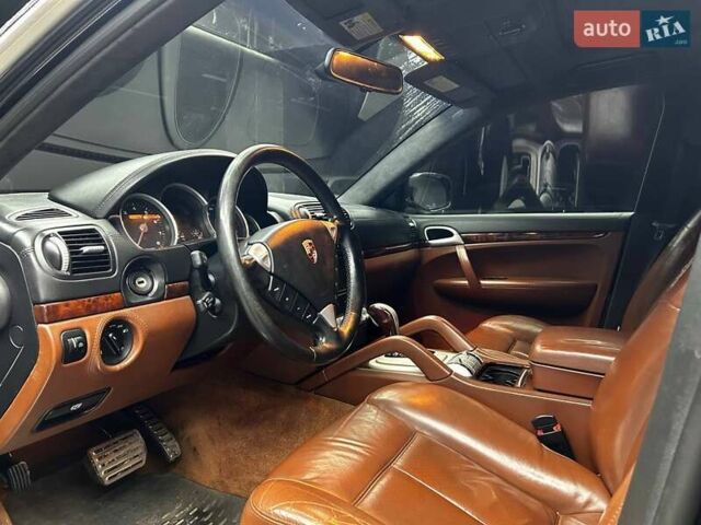 Чорний Порше Cayenne, об'ємом двигуна 4.81 л та пробігом 180 тис. км за 11800 $, фото 24 на Automoto.ua