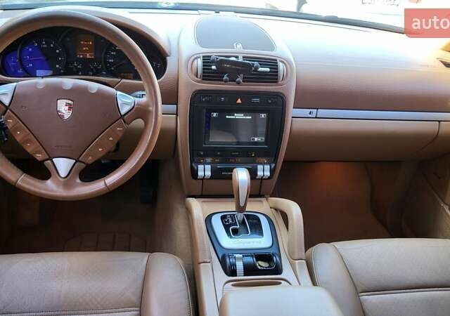 Чорний Порше Cayenne, об'ємом двигуна 3.6 л та пробігом 258 тис. км за 10000 $, фото 8 на Automoto.ua