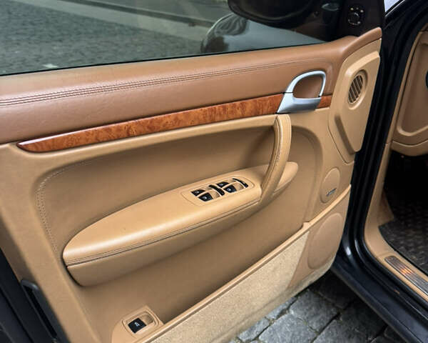 Черный Порше Каен, объемом двигателя 4.8 л и пробегом 140 тыс. км за 8500 $, фото 9 на Automoto.ua