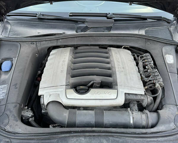 Чорний Порше Cayenne, об'ємом двигуна 3.6 л та пробігом 246 тис. км за 12000 $, фото 17 на Automoto.ua