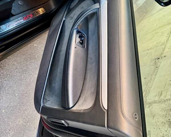 Чорний Порше Cayenne, об'ємом двигуна 4.8 л та пробігом 187 тис. км за 12200 $, фото 24 на Automoto.ua