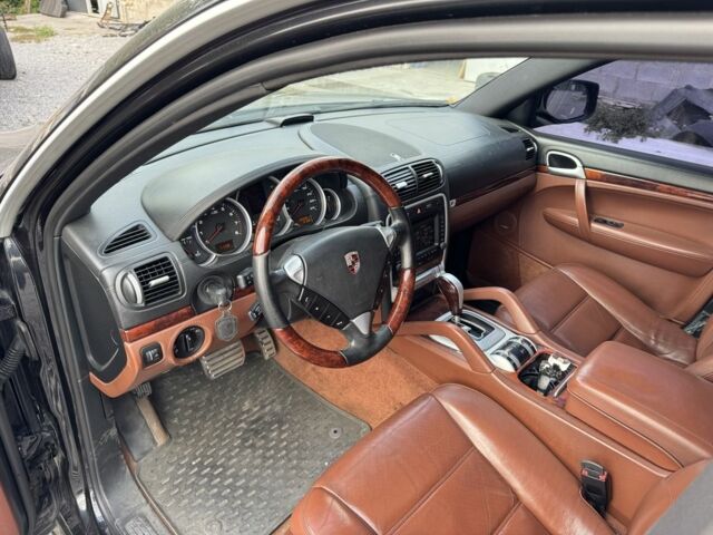Чорний Порше Cayenne, об'ємом двигуна 0 л та пробігом 250 тис. км за 4500 $, фото 6 на Automoto.ua