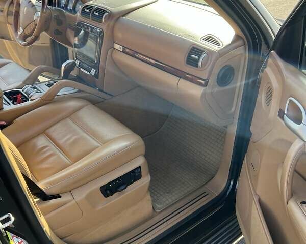 Чорний Порше Cayenne, об'ємом двигуна 3.6 л та пробігом 182 тис. км за 12000 $, фото 14 на Automoto.ua