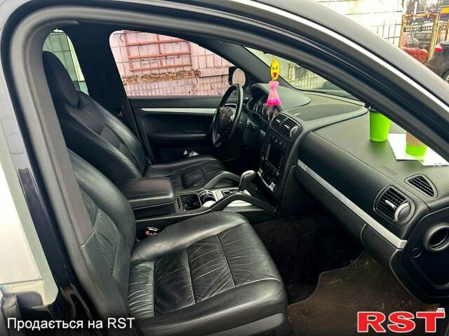 Черный Порше Каен, объемом двигателя 4.8 л и пробегом 178 тыс. км за 12700 $, фото 7 на Automoto.ua