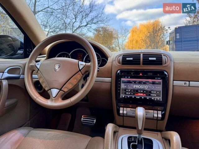 Черный Порше Каен, объемом двигателя 4.8 л и пробегом 181 тыс. км за 12800 $, фото 75 на Automoto.ua