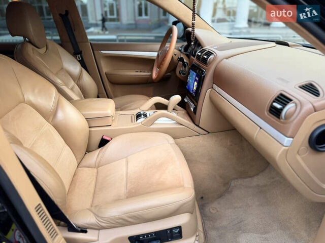 Чорний Порше Cayenne, об'ємом двигуна 4.8 л та пробігом 177 тис. км за 10500 $, фото 78 на Automoto.ua