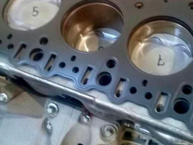 Черный Порше Каен, объемом двигателя 4.8 л и пробегом 150 тыс. км за 12500 $, фото 6 на Automoto.ua