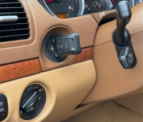 Чорний Порше Cayenne, об'ємом двигуна 4.8 л та пробігом 176 тис. км за 7499 $, фото 9 на Automoto.ua
