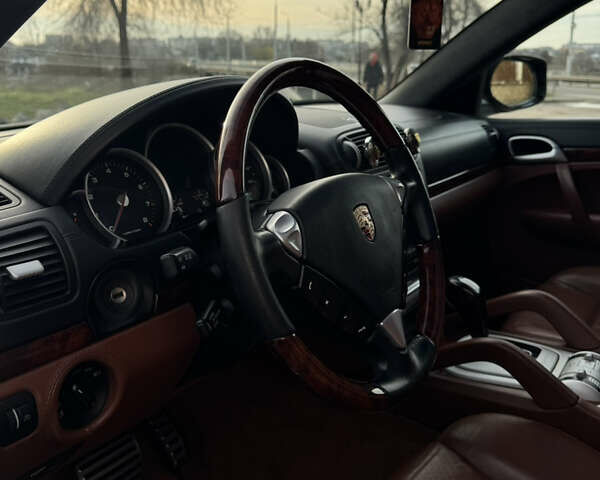 Черный Порше Каен, объемом двигателя 4.81 л и пробегом 180 тыс. км за 9000 $, фото 19 на Automoto.ua