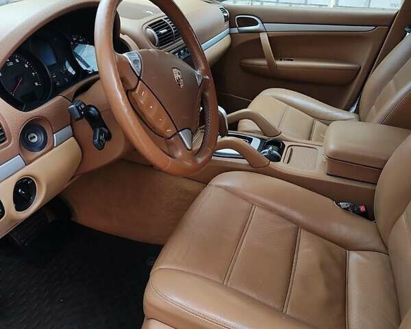Черный Порше Каен, объемом двигателя 3.6 л и пробегом 227 тыс. км за 12500 $, фото 46 на Automoto.ua