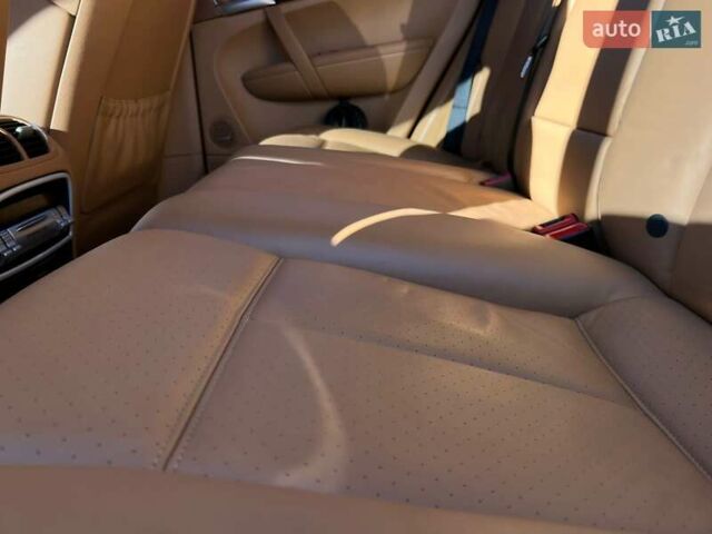 Чорний Порше Cayenne, об'ємом двигуна 4.81 л та пробігом 87 тис. км за 14000 $, фото 6 на Automoto.ua