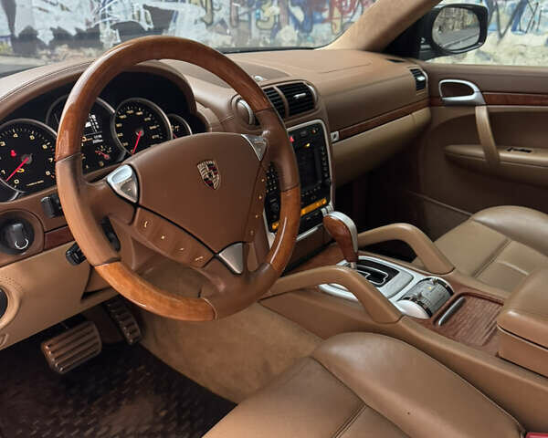 Черный Порше Каен, объемом двигателя 4.8 л и пробегом 140 тыс. км за 8500 $, фото 10 на Automoto.ua