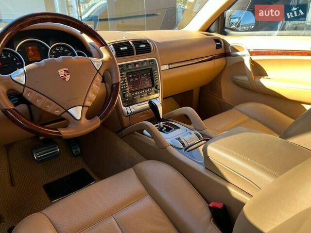 Чорний Порше Cayenne, об'ємом двигуна 4.81 л та пробігом 87 тис. км за 14000 $, фото 9 на Automoto.ua
