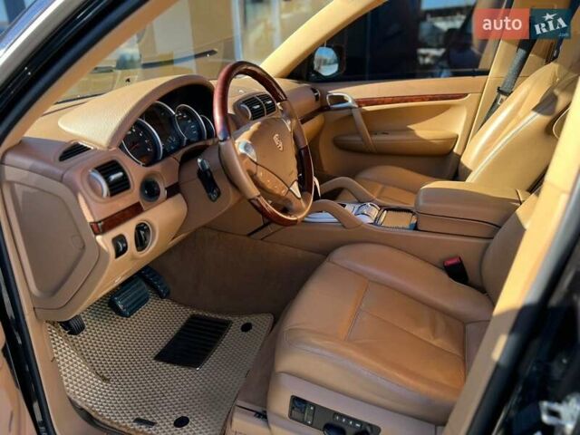 Чорний Порше Cayenne, об'ємом двигуна 4.81 л та пробігом 87 тис. км за 14000 $, фото 10 на Automoto.ua