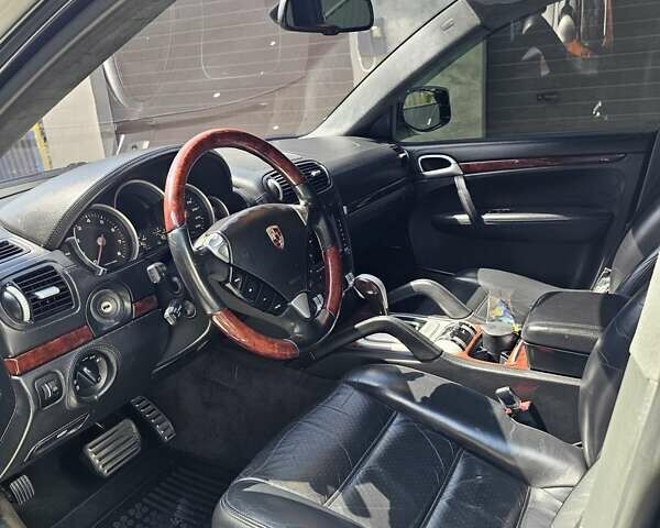 Чорний Порше Cayenne, об'ємом двигуна 4.8 л та пробігом 153 тис. км за 13500 $, фото 14 на Automoto.ua