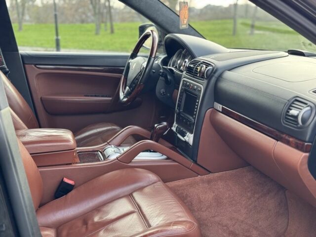 Черный Порше Каен, объемом двигателя 4.8 л и пробегом 170 тыс. км за 9000 $, фото 10 на Automoto.ua