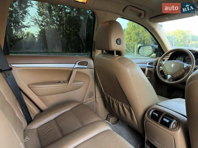 Чорний Порше Cayenne, об'ємом двигуна 3.6 л та пробігом 210 тис. км за 12500 $, фото 16 на Automoto.ua