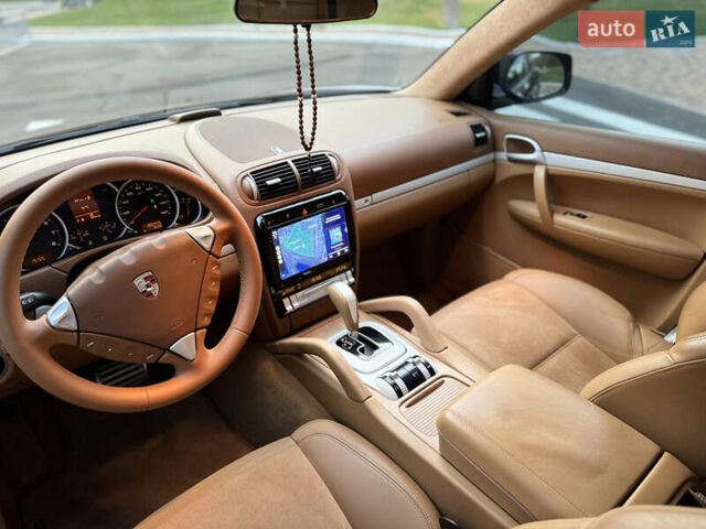 Чорний Порше Cayenne, об'ємом двигуна 4.8 л та пробігом 177 тис. км за 10500 $, фото 76 на Automoto.ua