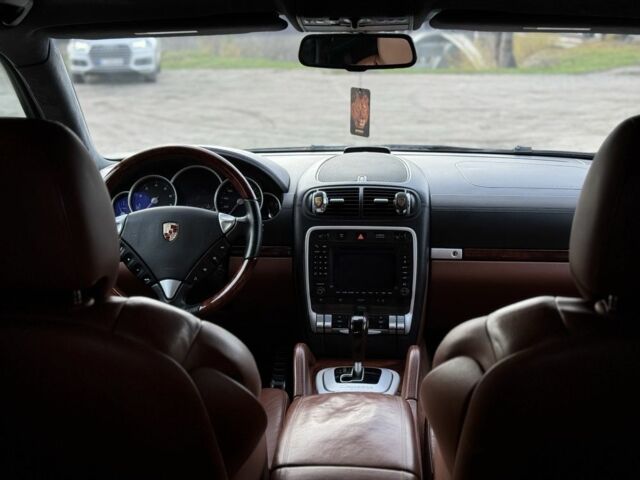 Черный Порше Каен, объемом двигателя 4.8 л и пробегом 170 тыс. км за 9000 $, фото 6 на Automoto.ua