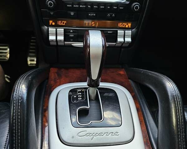 Чорний Порше Cayenne, об'ємом двигуна 4.8 л та пробігом 153 тис. км за 13500 $, фото 17 на Automoto.ua
