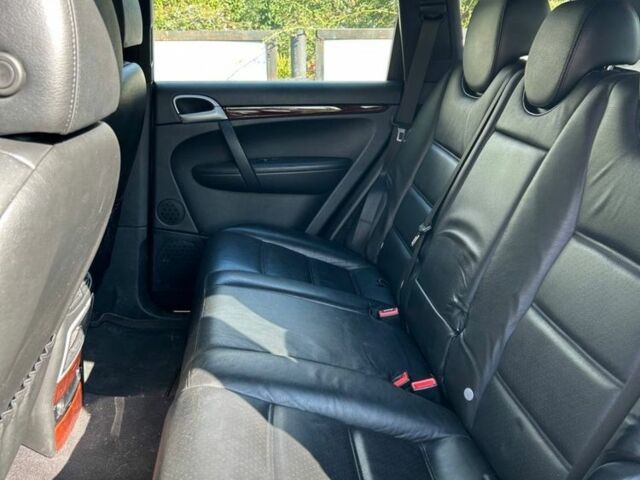 Чорний Порше Cayenne, об'ємом двигуна 0 л та пробігом 95 тис. км за 15000 $, фото 2 на Automoto.ua