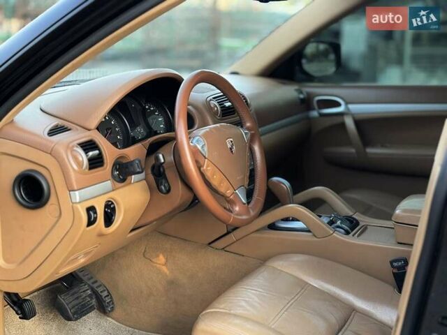 Чорний Порше Cayenne, об'ємом двигуна 3.6 л та пробігом 210 тис. км за 12500 $, фото 4 на Automoto.ua
