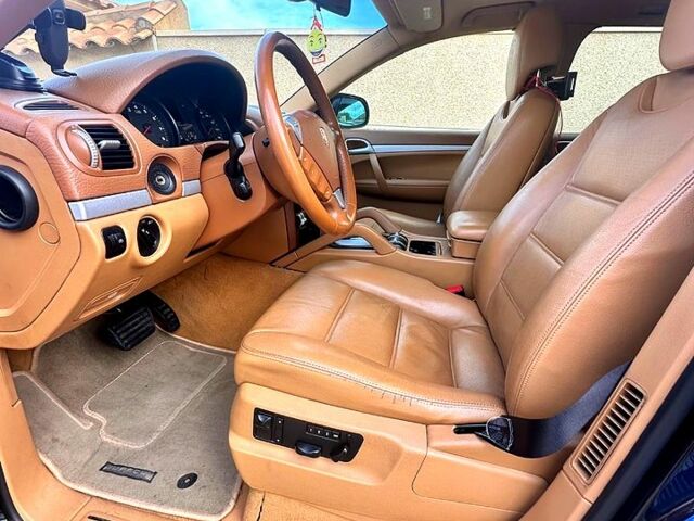 Черный Порше Каен, объемом двигателя 3.6 л и пробегом 175 тыс. км за 9000 $, фото 4 на Automoto.ua