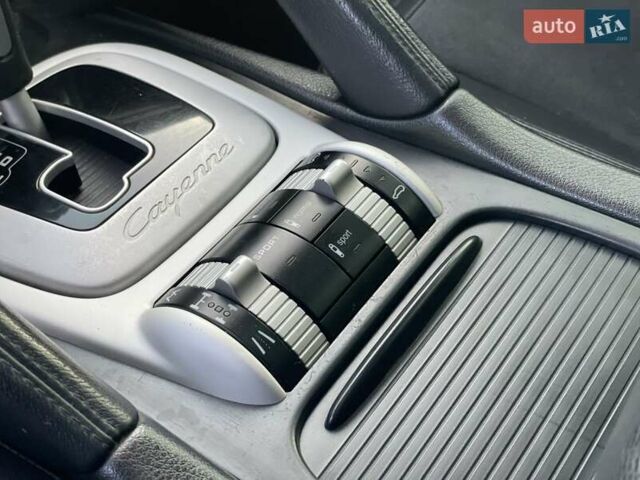 Черный Порше Каен, объемом двигателя 4.8 л и пробегом 130 тыс. км за 12900 $, фото 5 на Automoto.ua