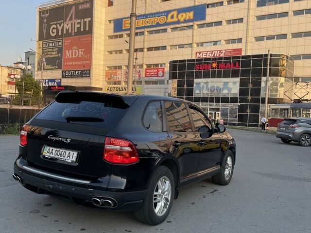 Черный Порше Каен, объемом двигателя 4.8 л и пробегом 292 тыс. км за 4500 $, фото 2 на Automoto.ua