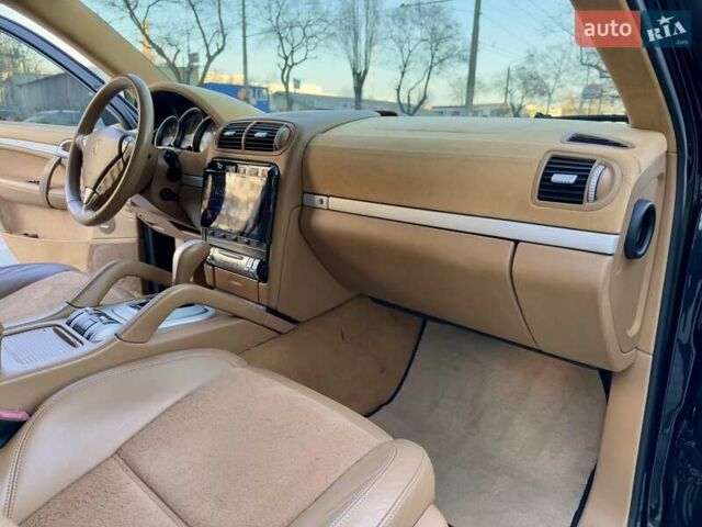 Черный Порше Каен, объемом двигателя 4.81 л и пробегом 181 тыс. км за 10900 $, фото 62 на Automoto.ua