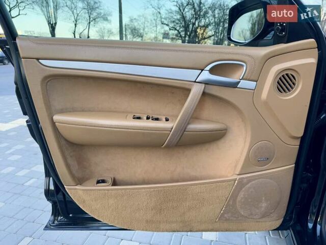 Черный Порше Каен, объемом двигателя 4.81 л и пробегом 181 тыс. км за 10900 $, фото 46 на Automoto.ua