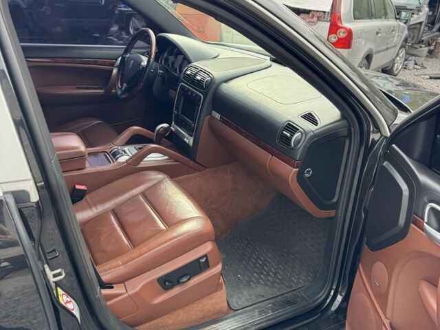 Чорний Порше Cayenne, об'ємом двигуна 0 л та пробігом 250 тис. км за 4500 $, фото 4 на Automoto.ua
