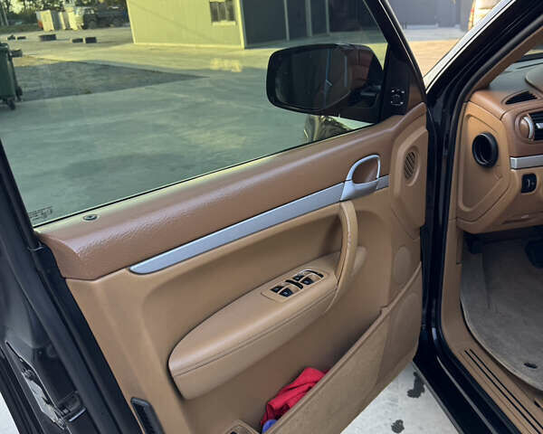 Чорний Порше Cayenne, об'ємом двигуна 3.6 л та пробігом 205 тис. км за 12300 $, фото 7 на Automoto.ua
